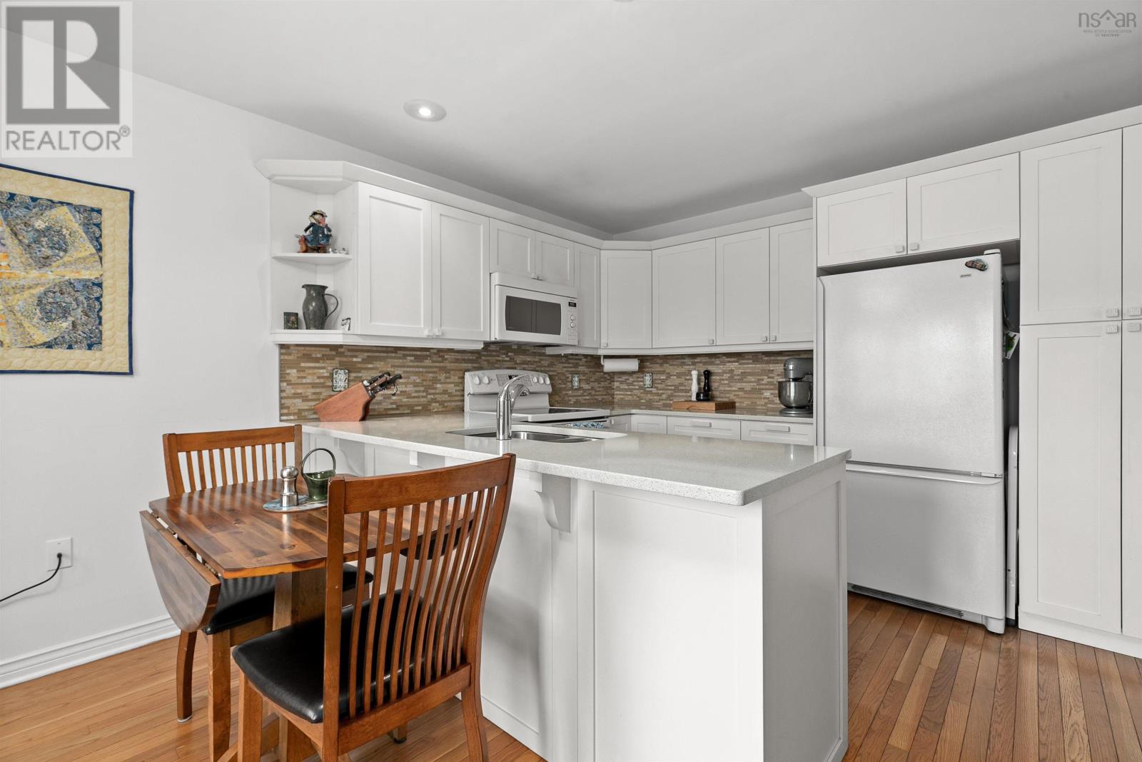 12 Royal Masts Way