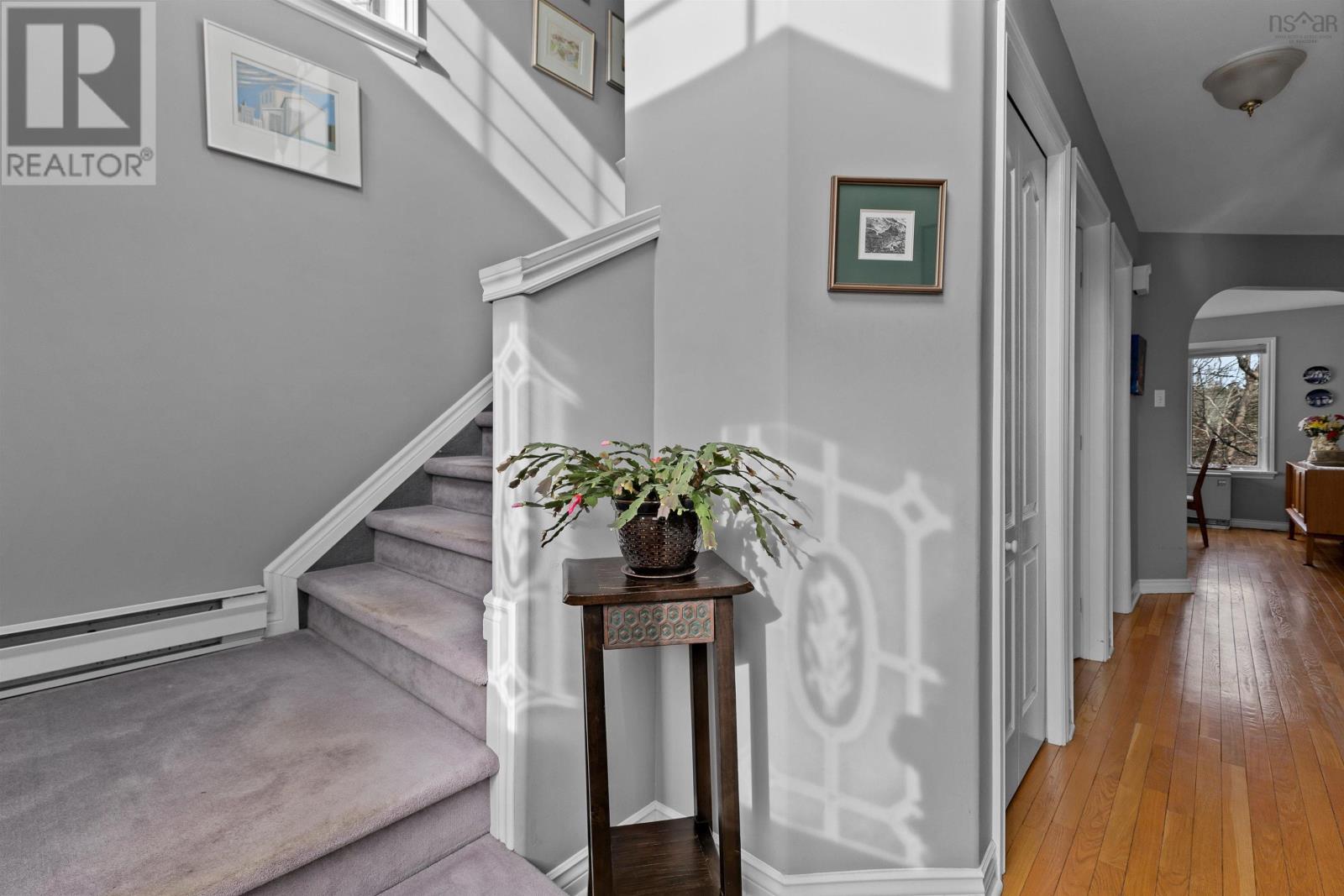 12 Royal Masts Way