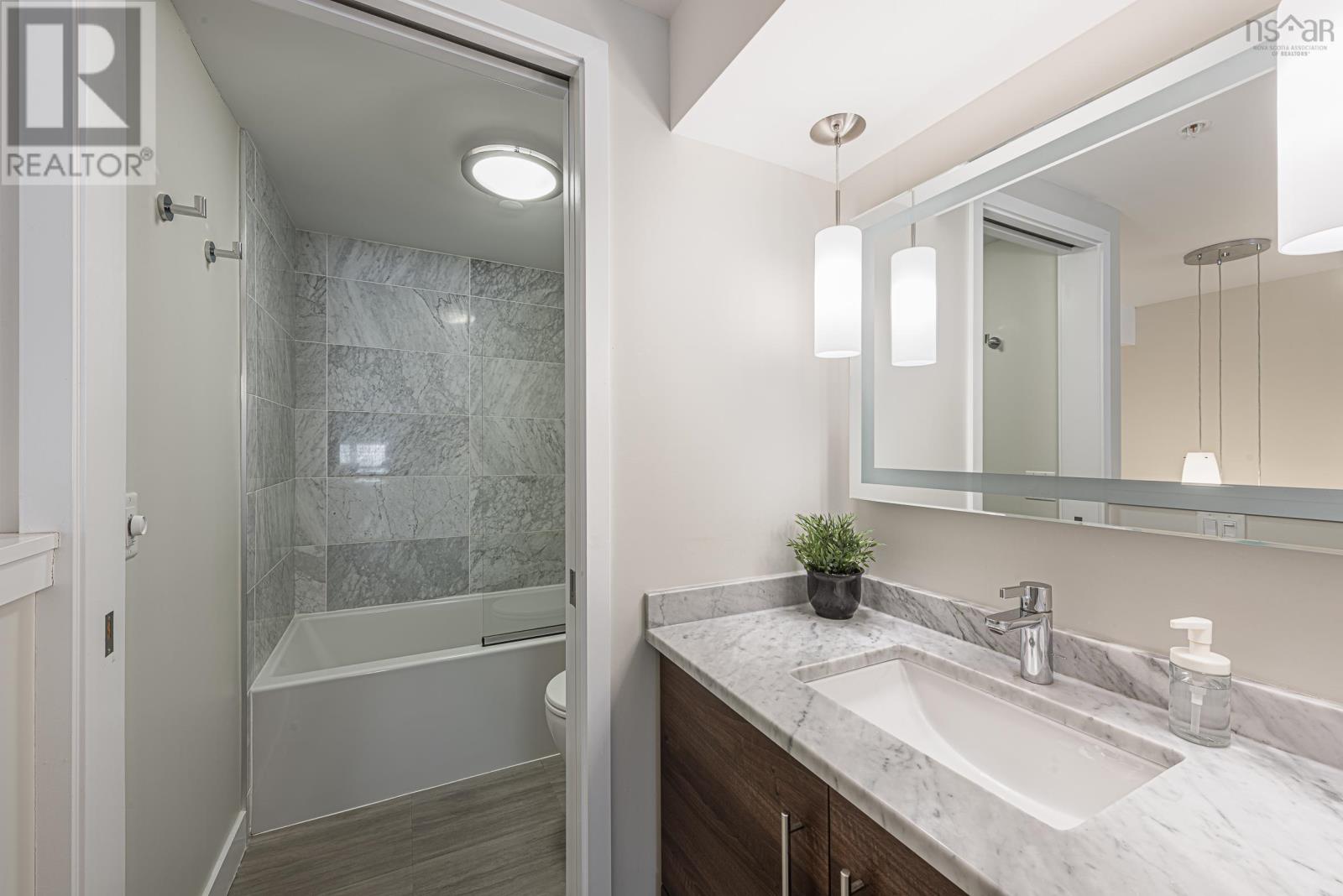 120 5662 Roberts Street, #120