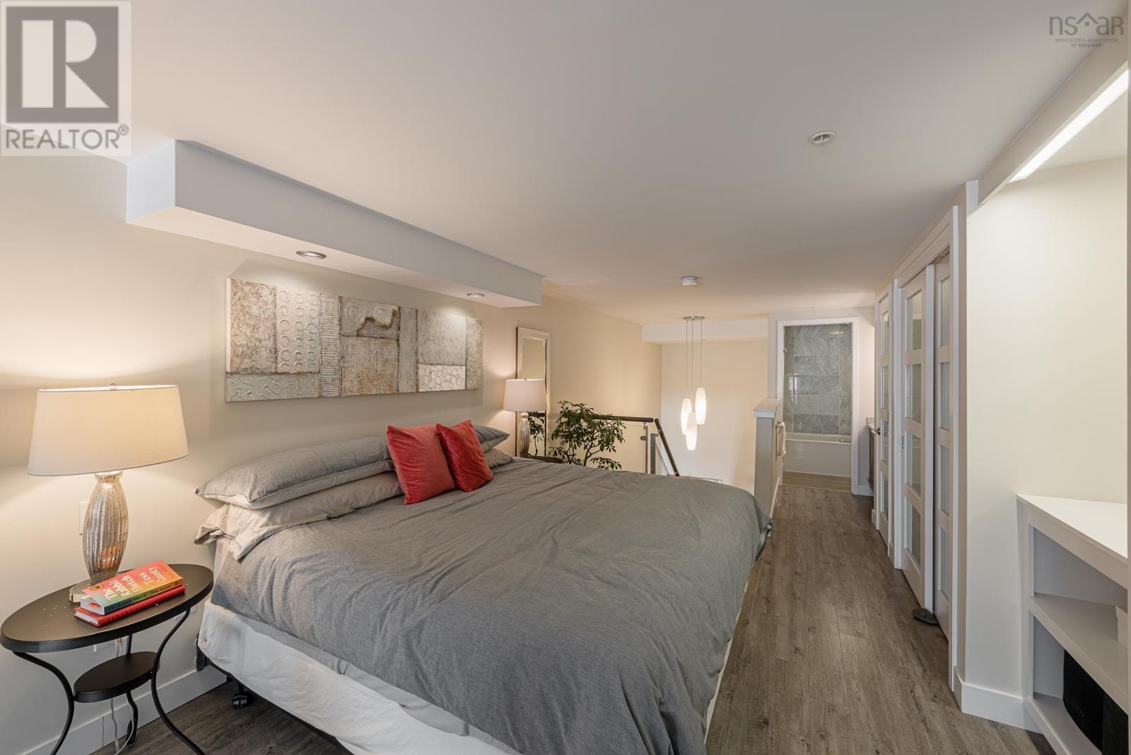 120 5662 Roberts Street, #120