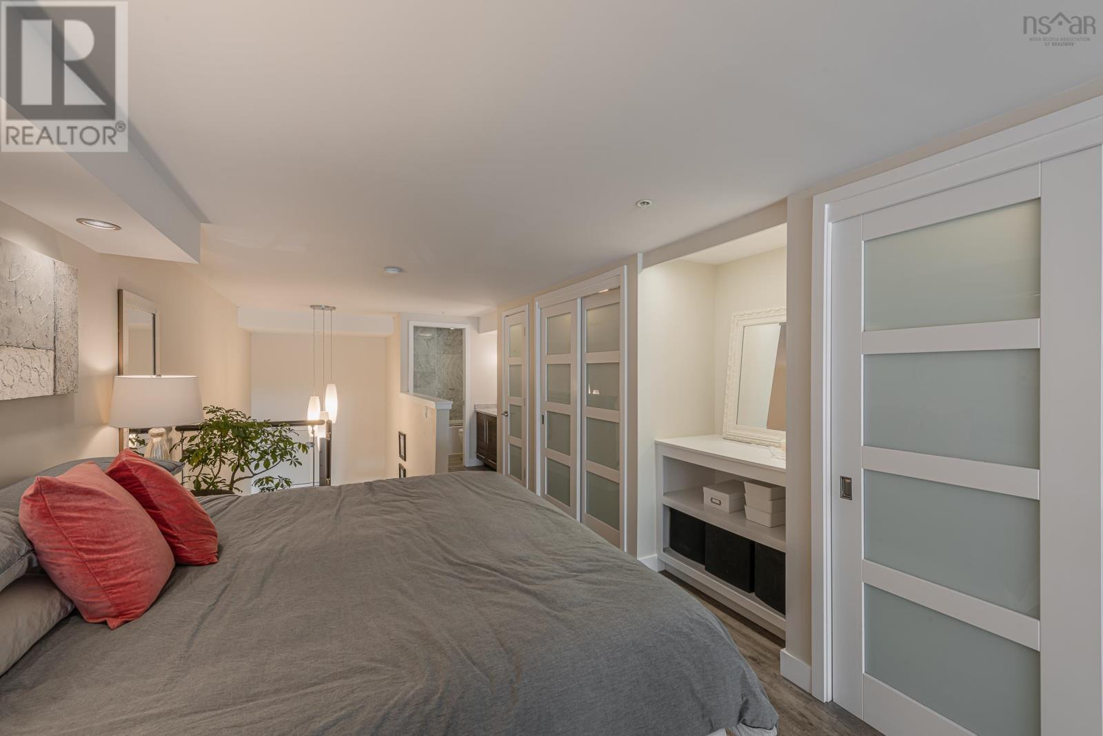 120 5662 Roberts Street, #120