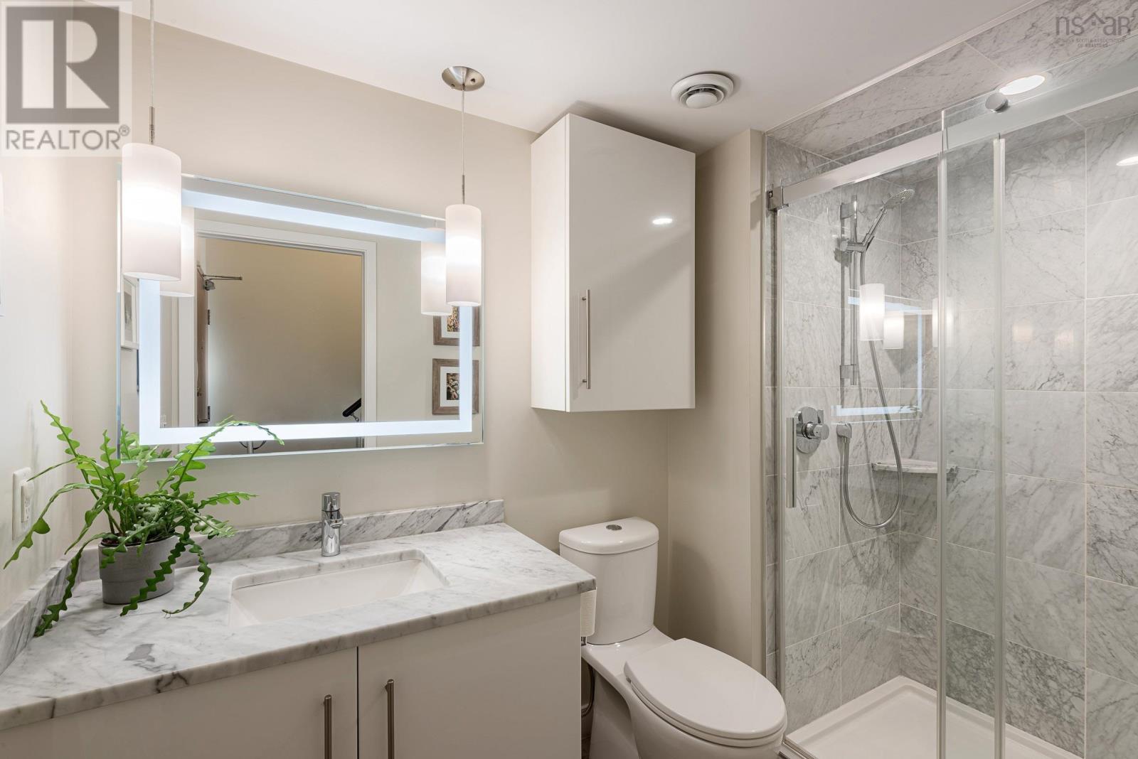 120 5662 Roberts Street, #120