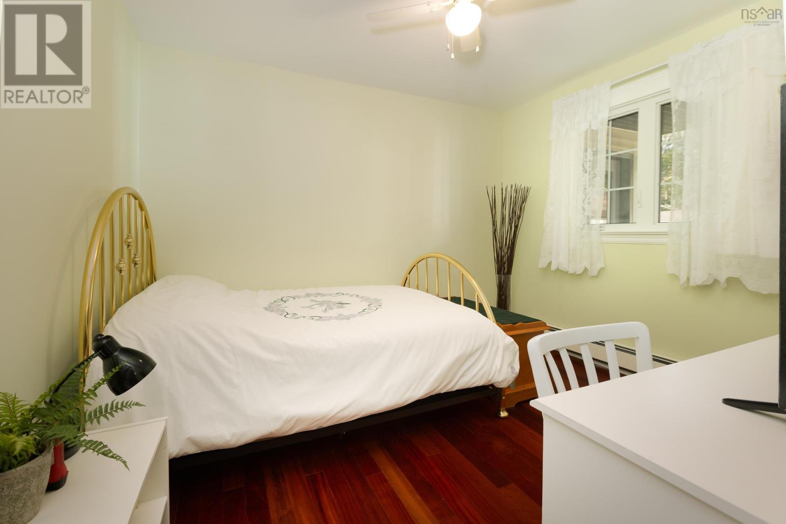 546 East Uniacke Road