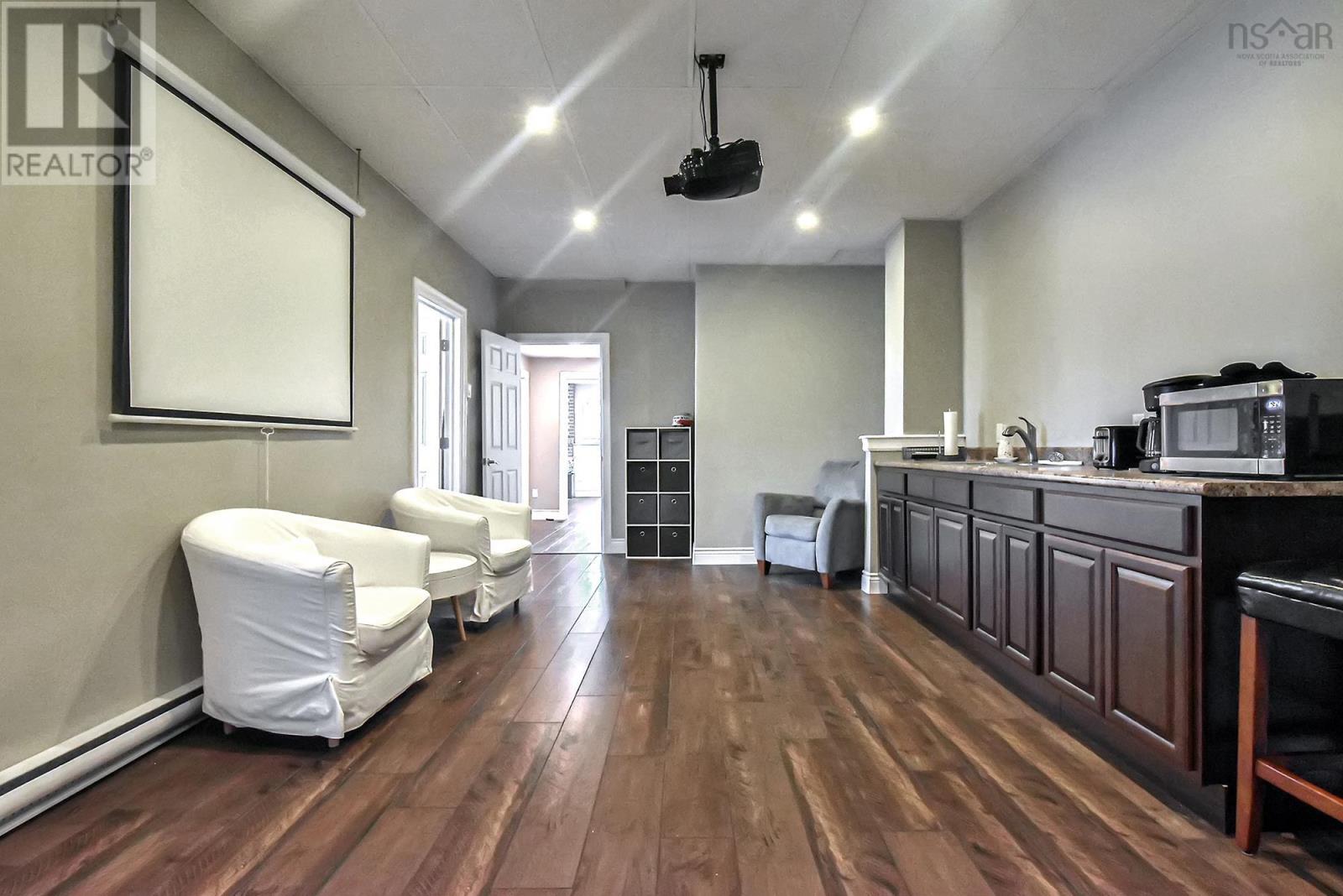 7 Robert Scott Drive