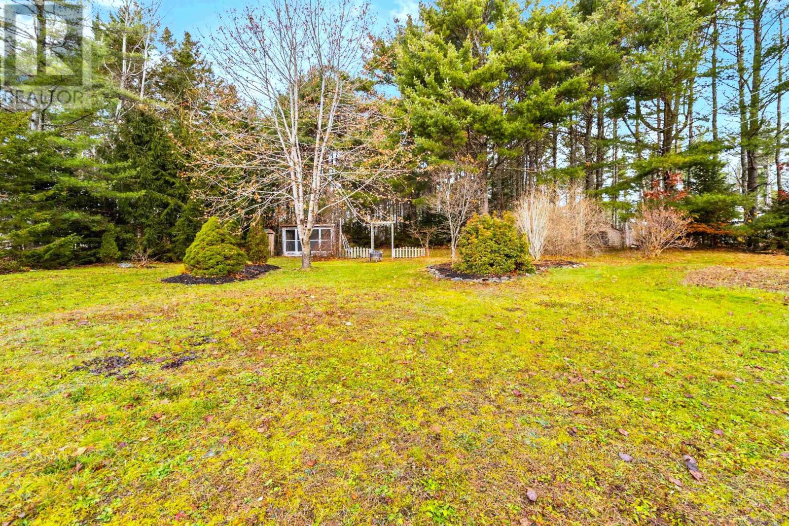 60 WINDWARD Avenue