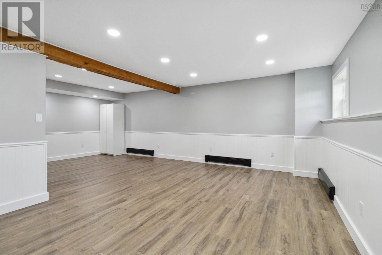 60 WINDWARD Avenue