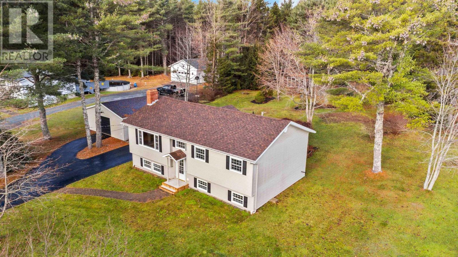 60 WINDWARD Avenue
