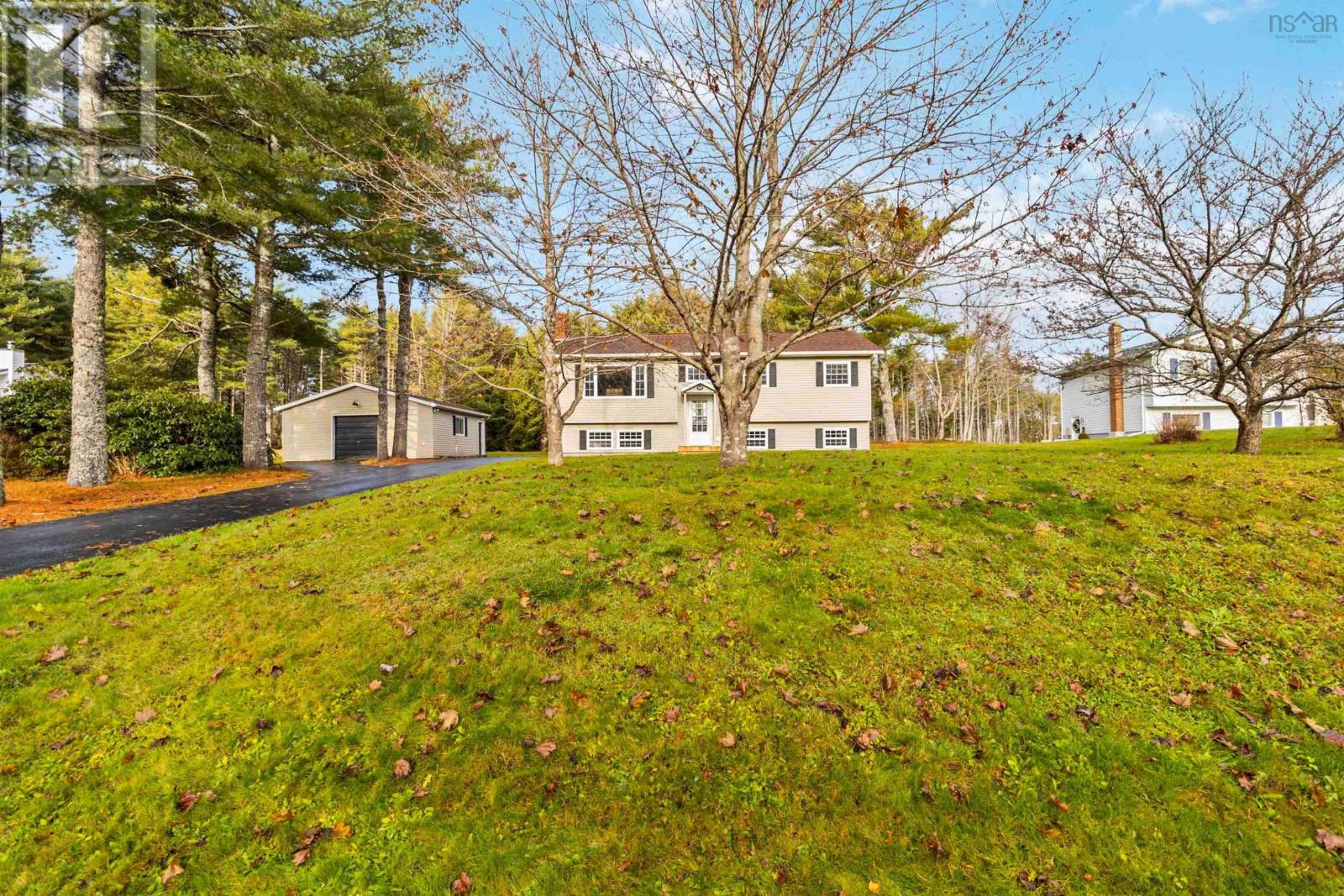 60 WINDWARD Avenue