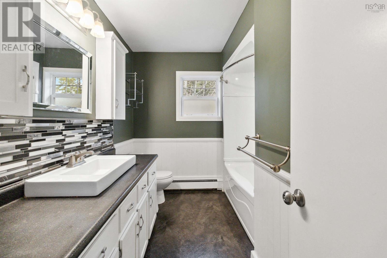 60 WINDWARD Avenue