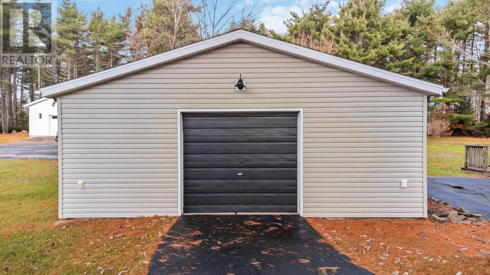 60 WINDWARD Avenue