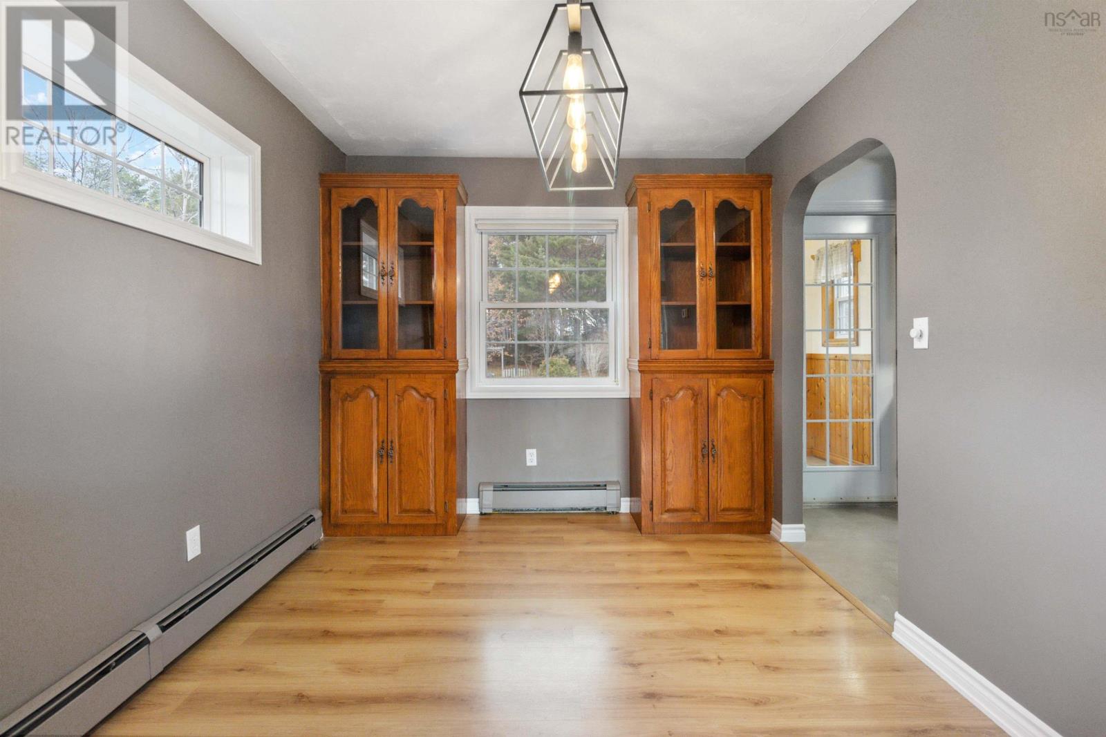 60 WINDWARD Avenue