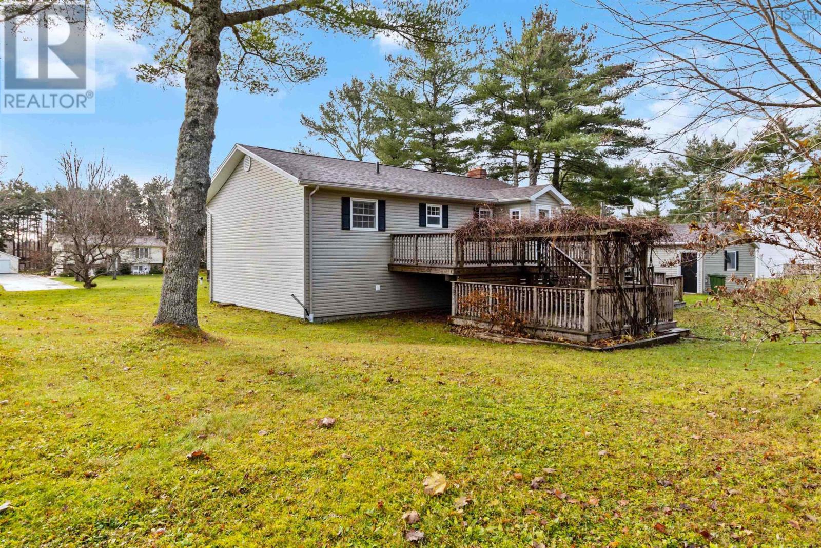 60 WINDWARD Avenue