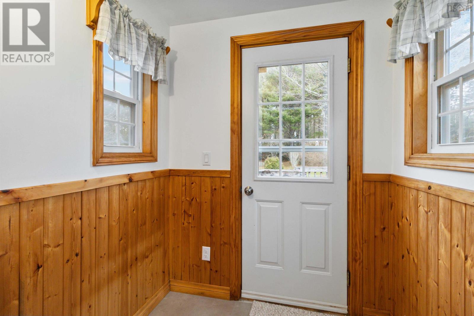 60 WINDWARD Avenue
