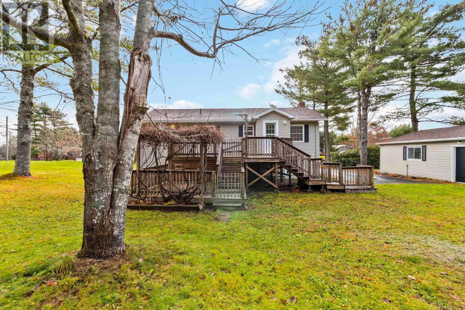 60 WINDWARD Avenue