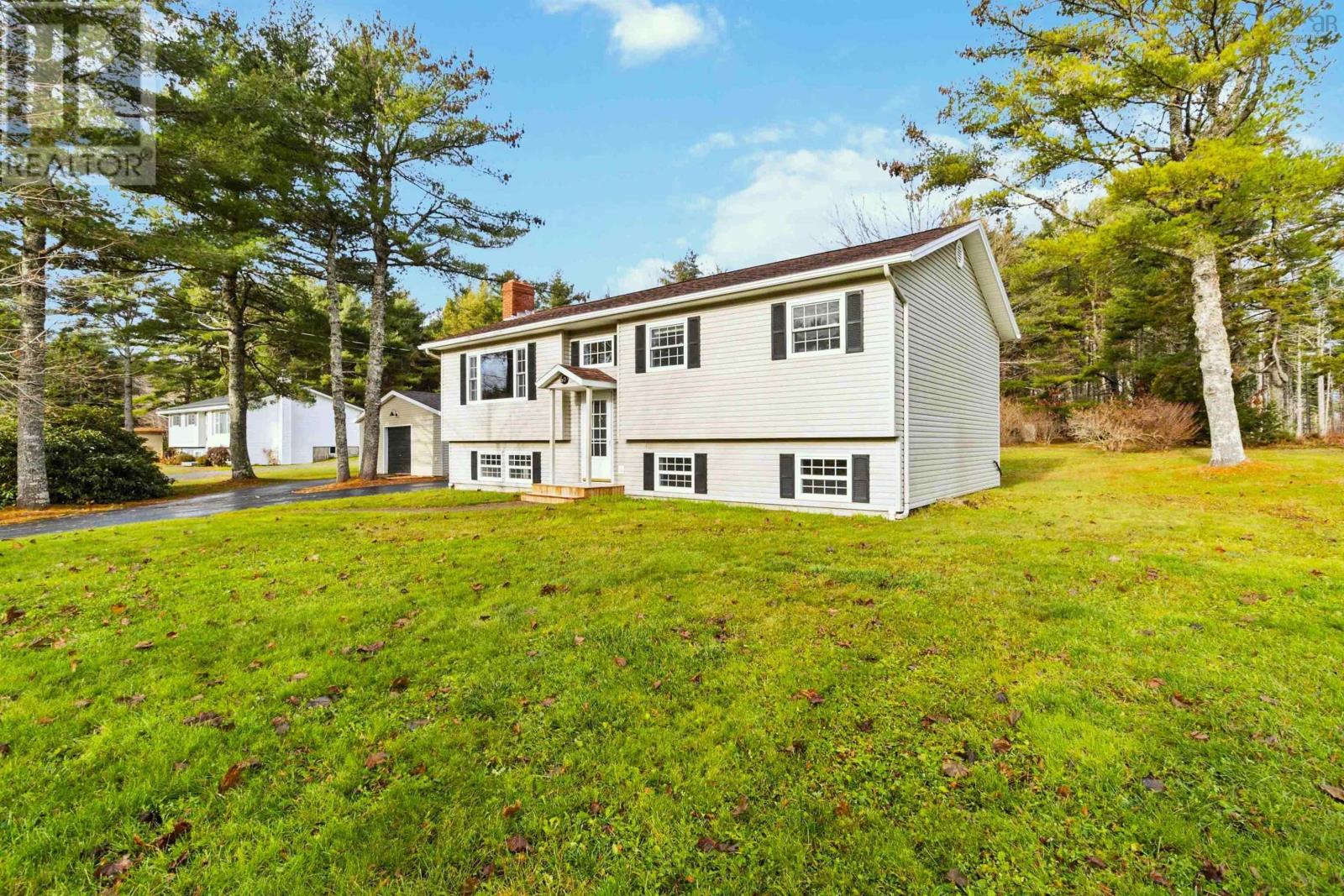 60 WINDWARD Avenue