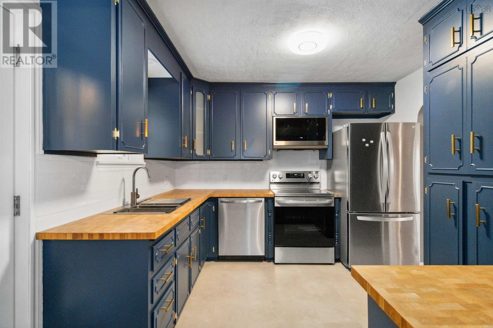 60 WINDWARD Avenue