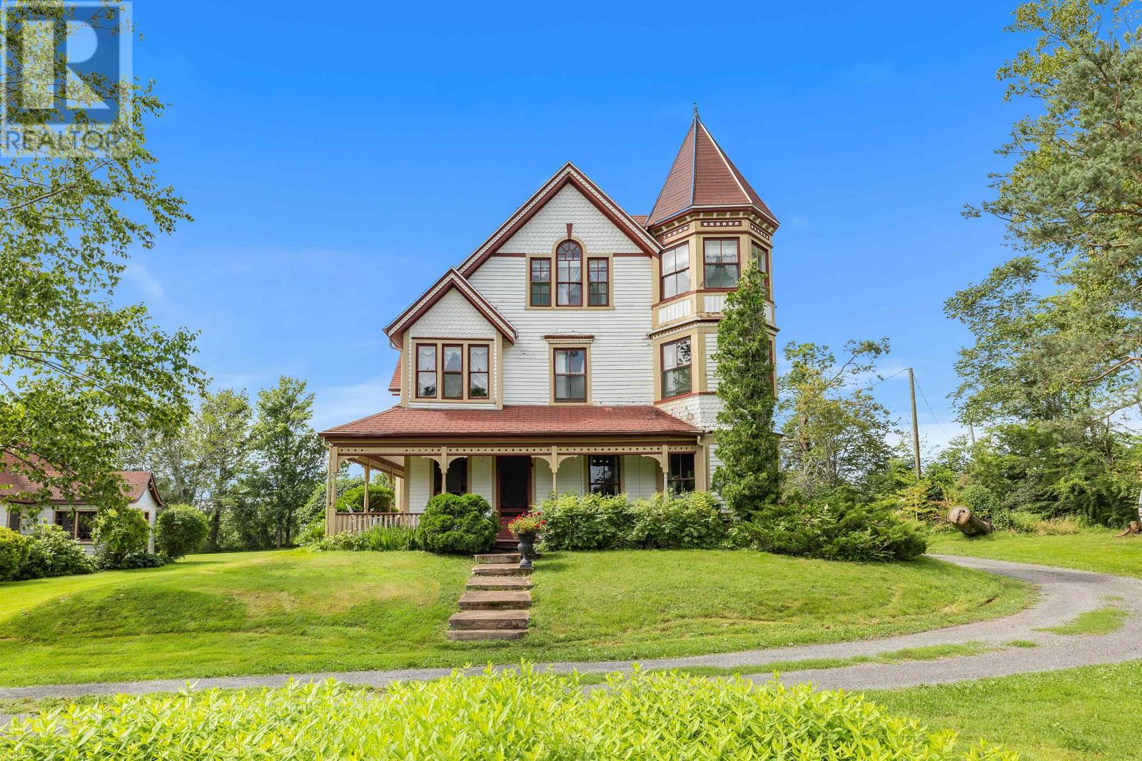 9 East Royalty Road