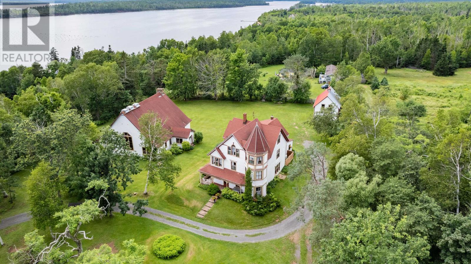 9 East Royalty Road