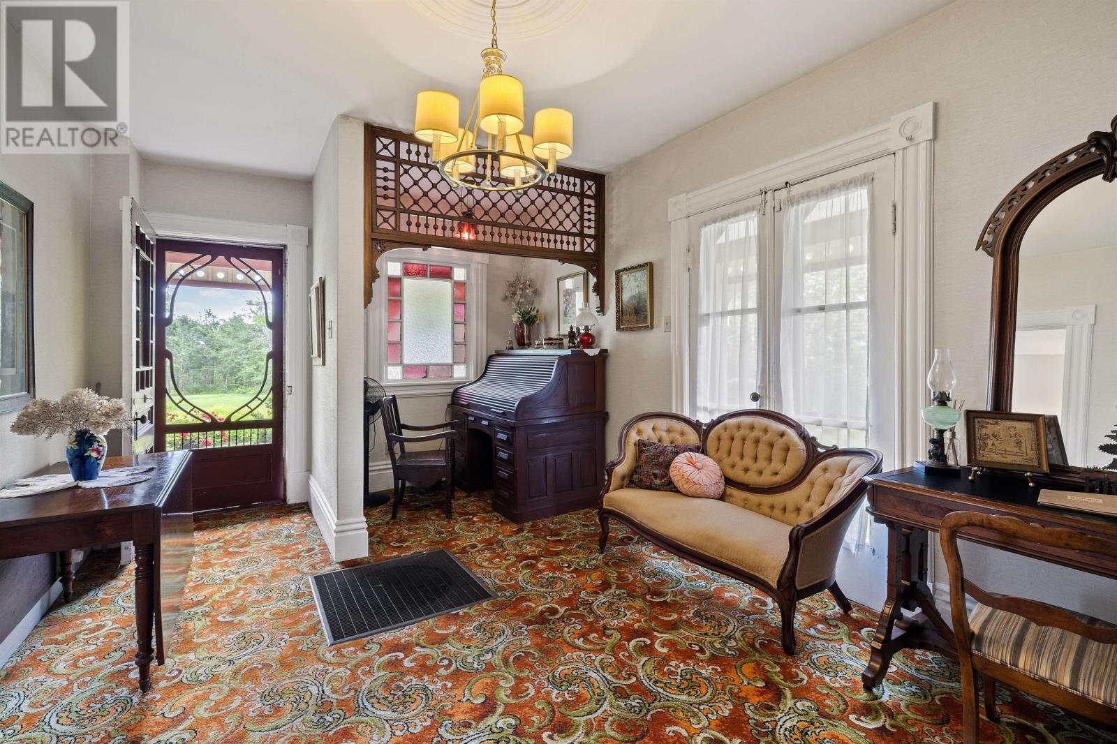 9 East Royalty Road