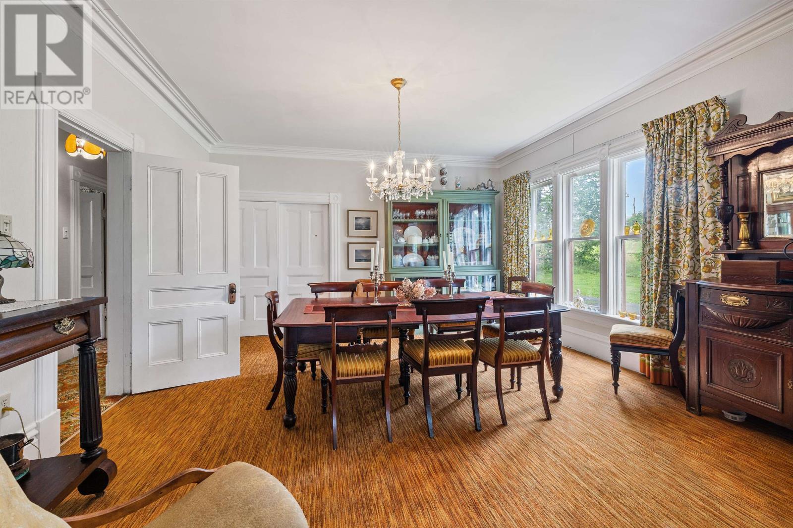 9 East Royalty Road