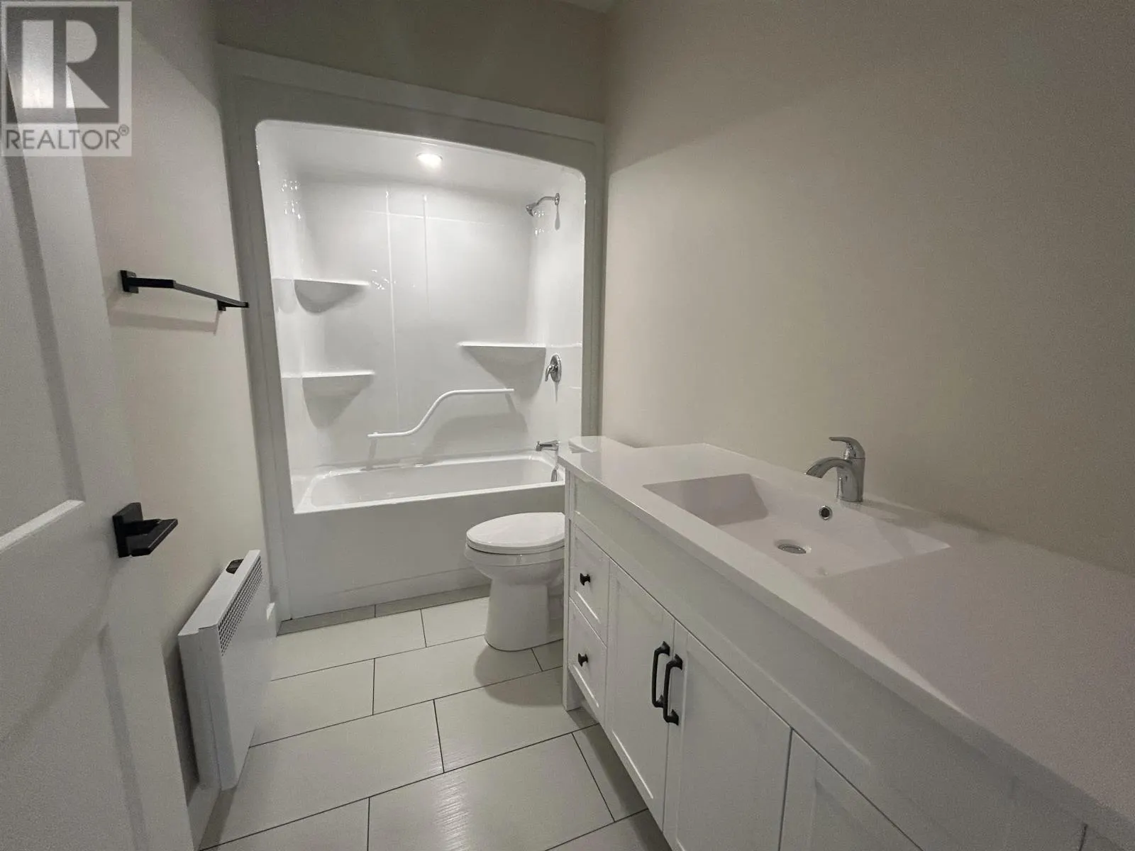 1374 Kingston Road|RTE 235