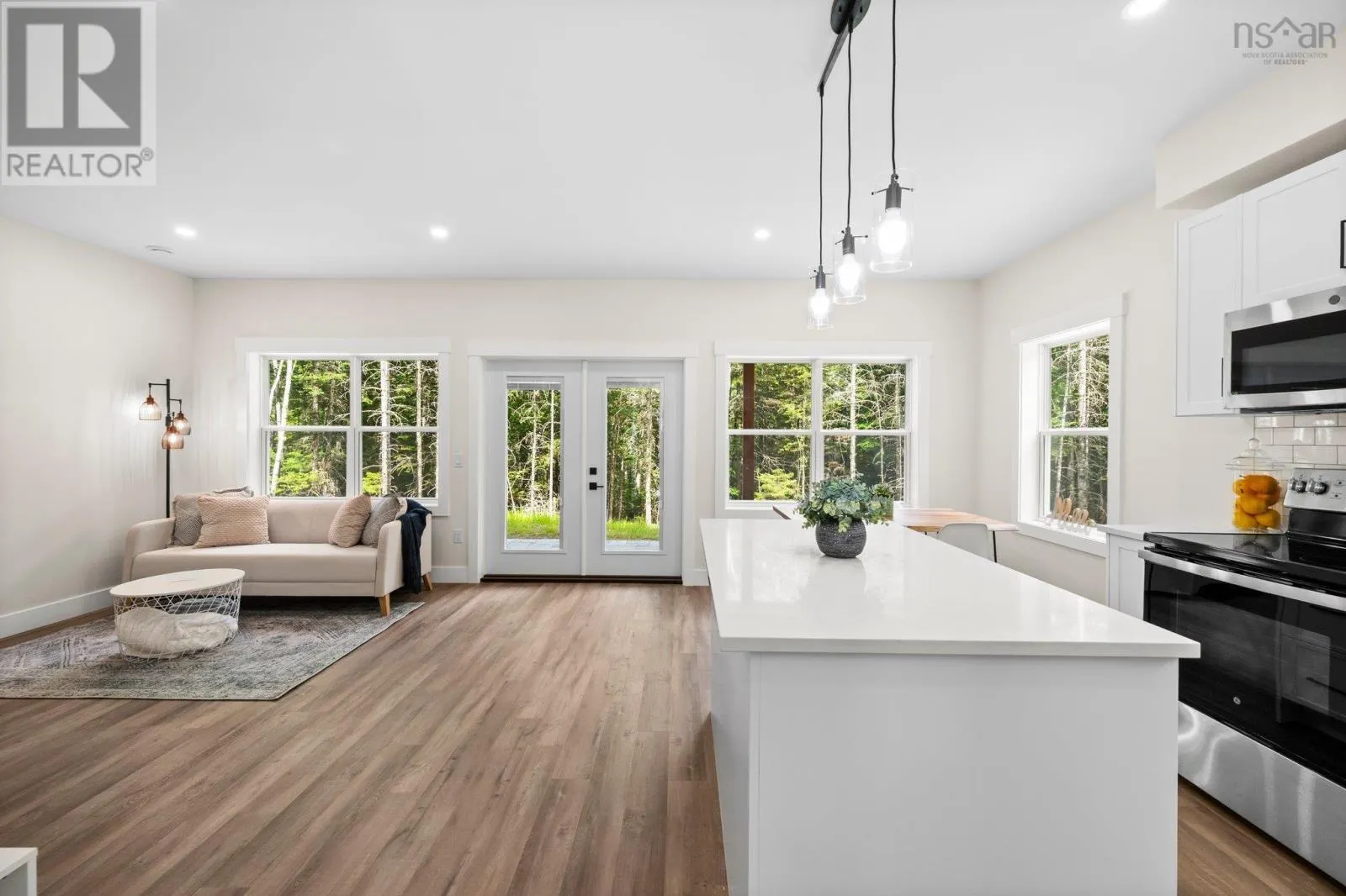 102 44 Blue Jay Way