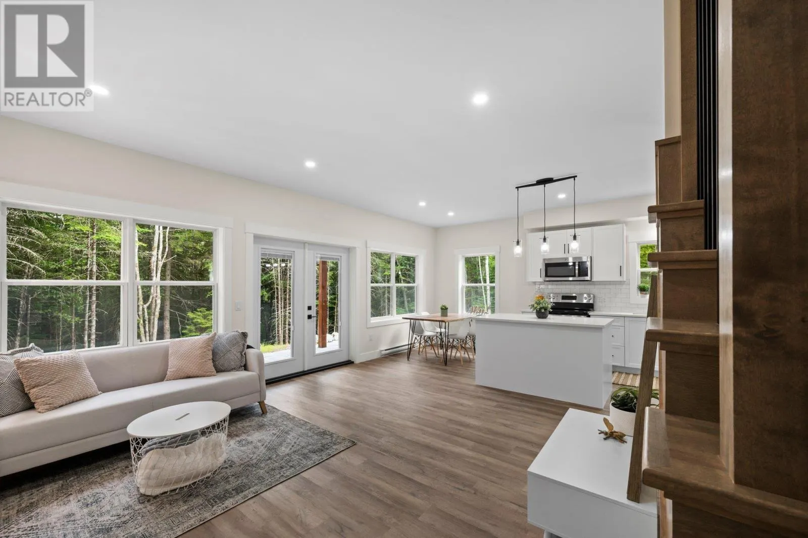 102 44 Blue Jay Way