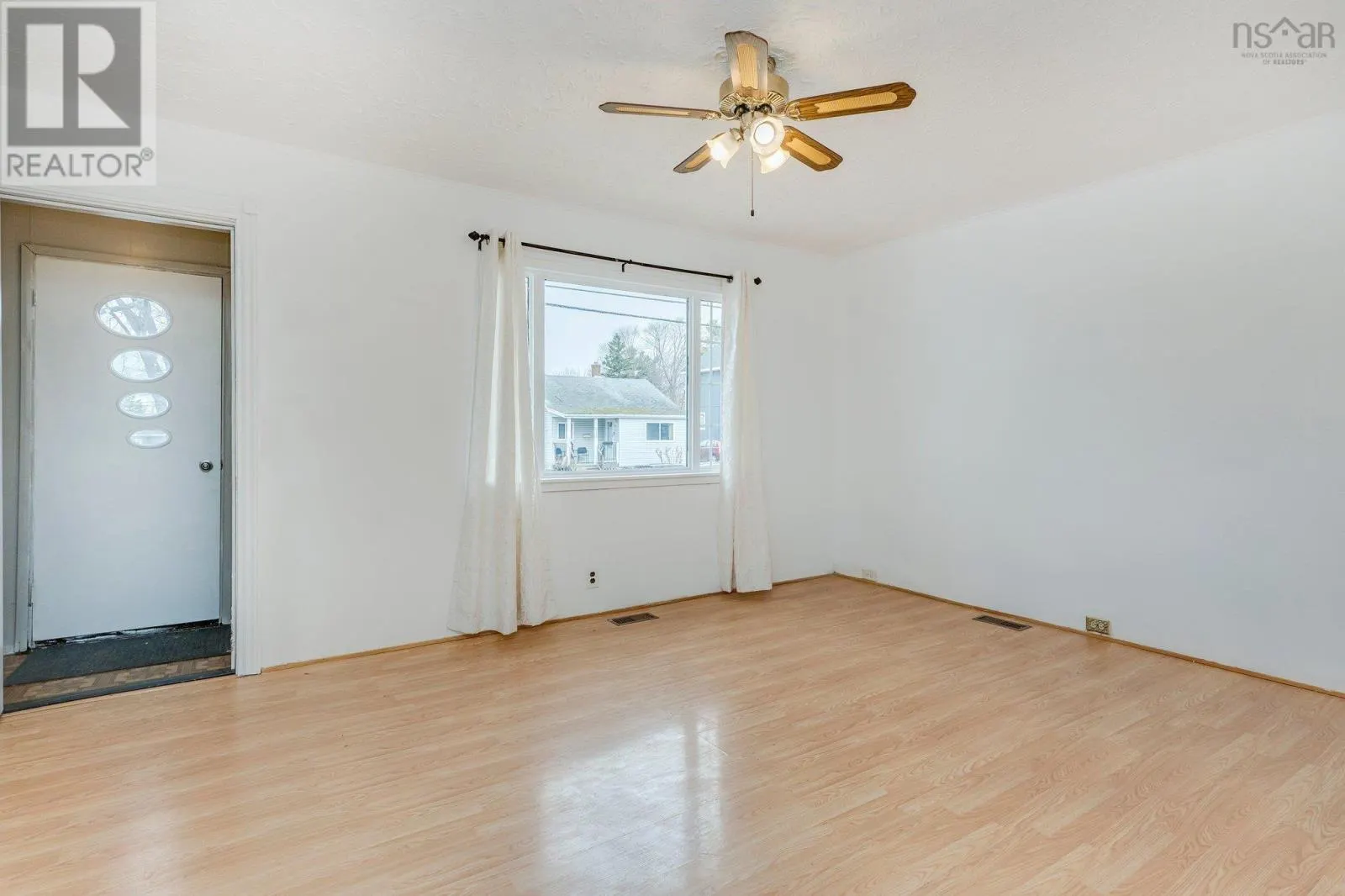 6568 Roslyn Road