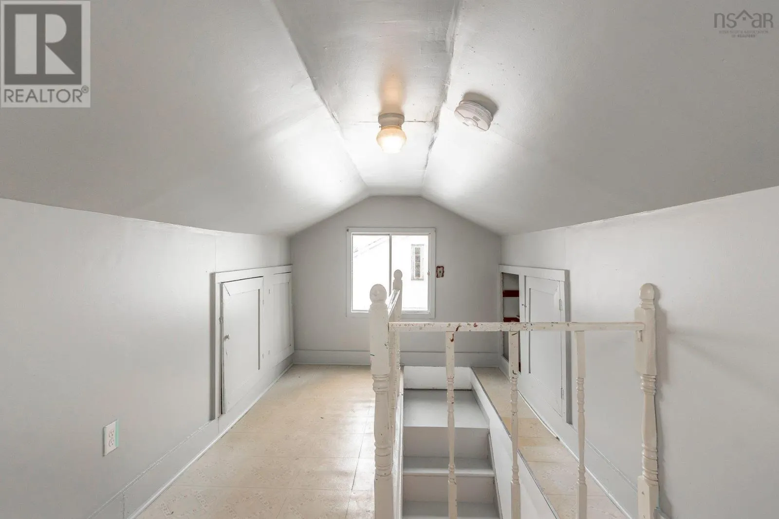 6568 Roslyn Road