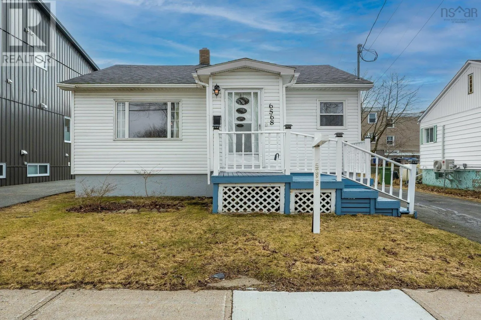 6568 Roslyn Road