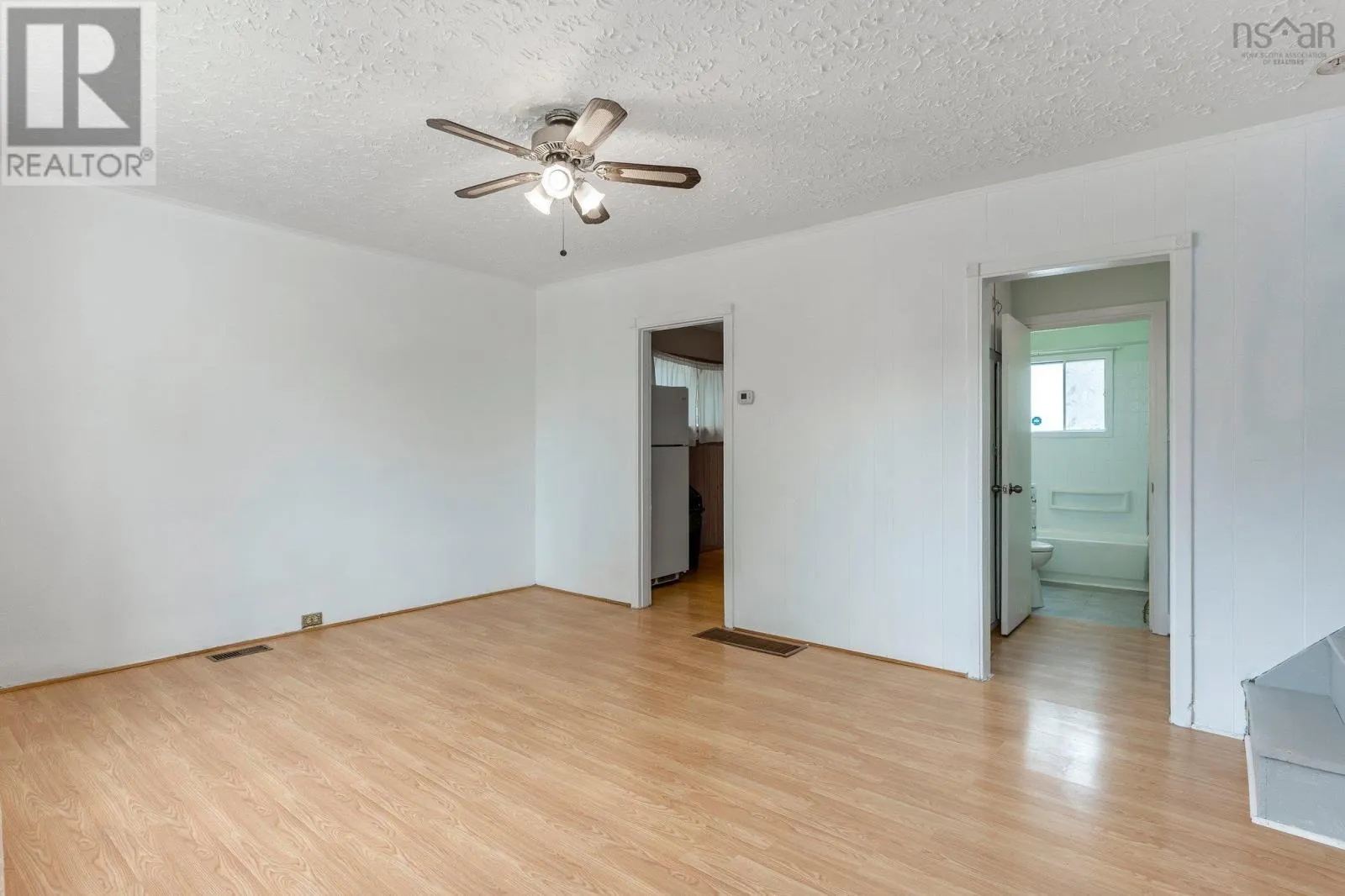 6568 Roslyn Road