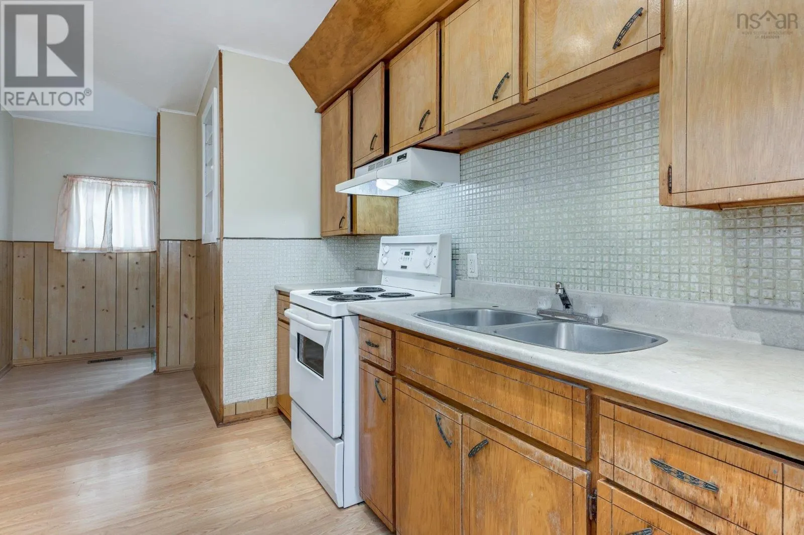 6568 Roslyn Road