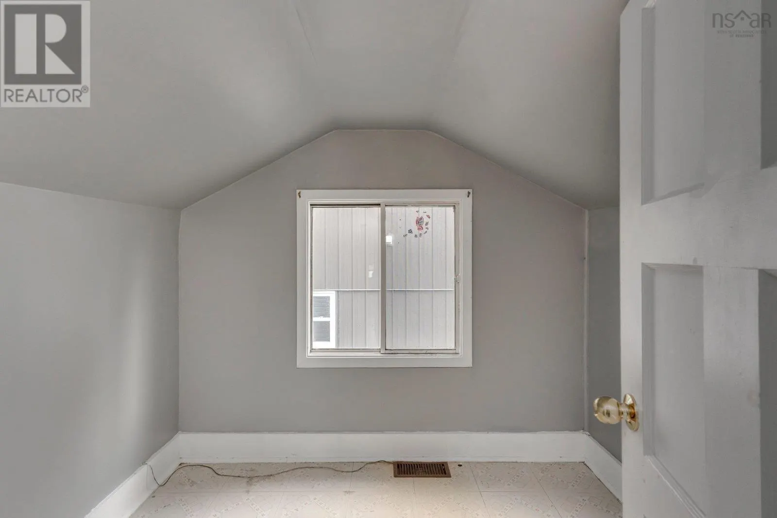 6568 Roslyn Road
