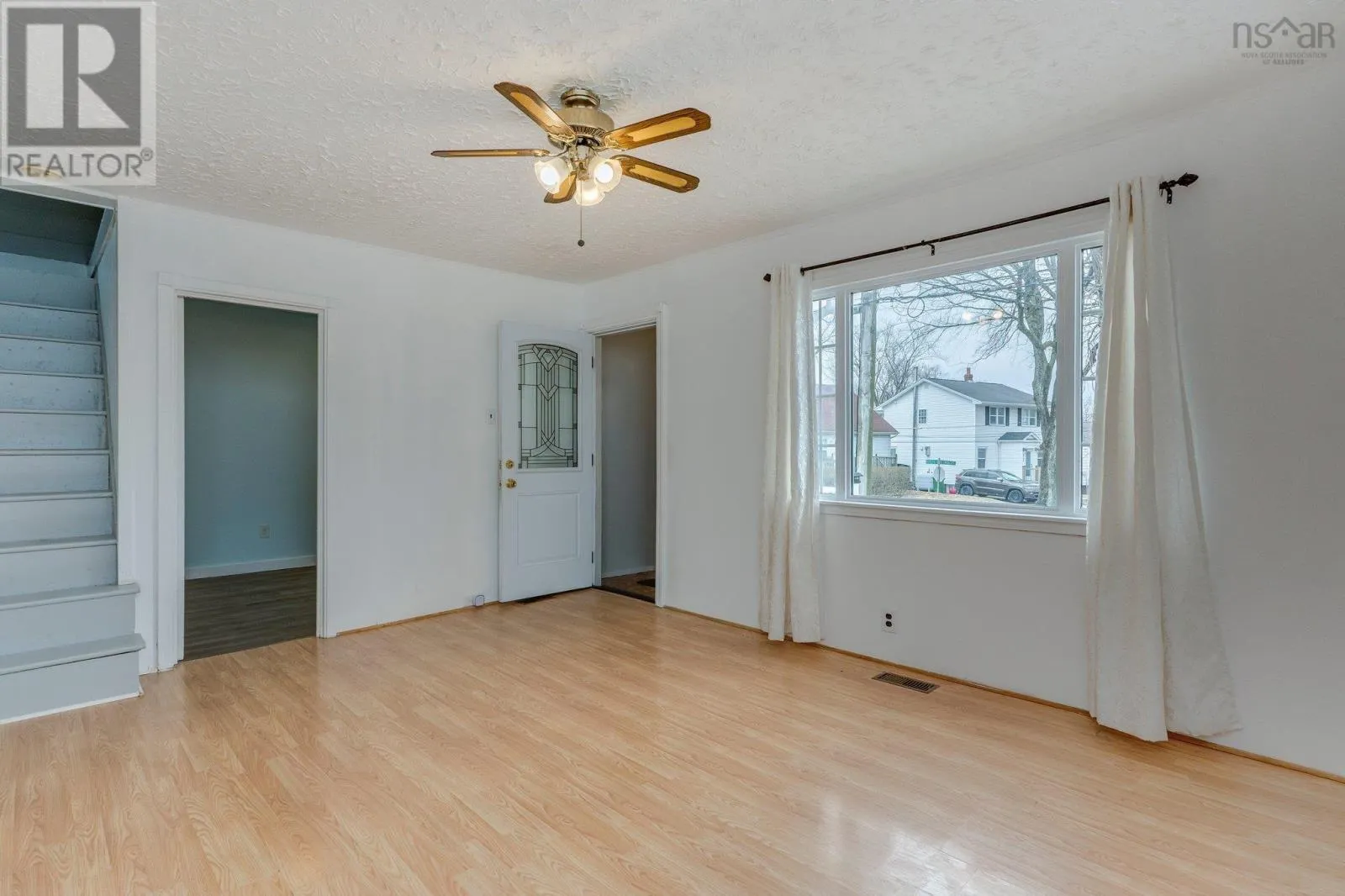 6568 Roslyn Road