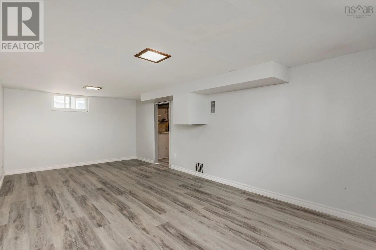 6568 Roslyn Road