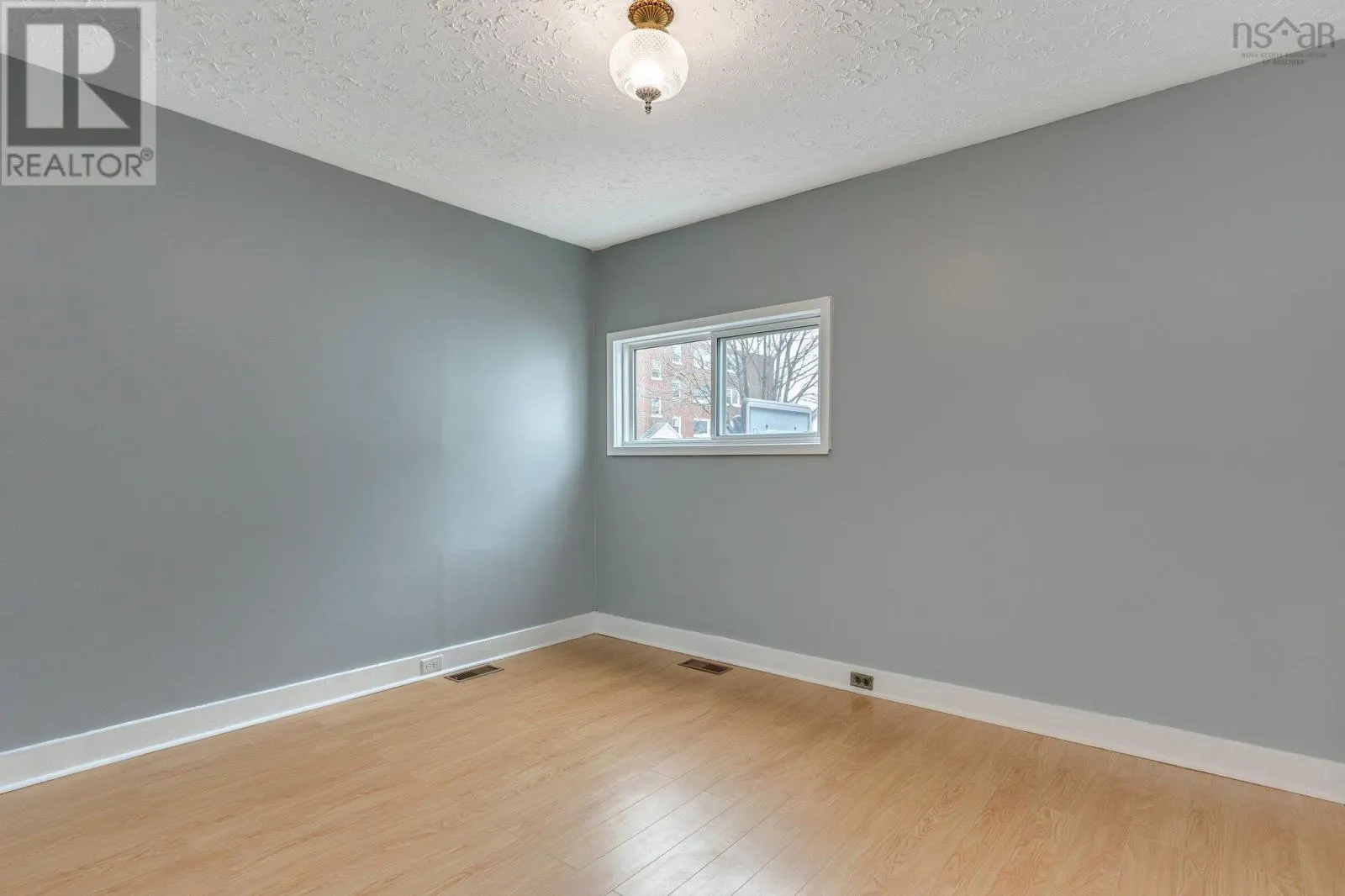 6568 Roslyn Road