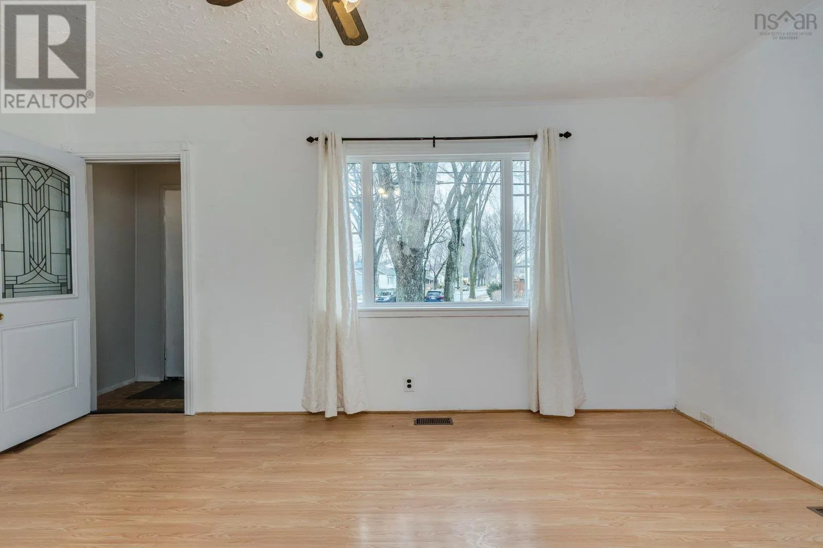6568 Roslyn Road