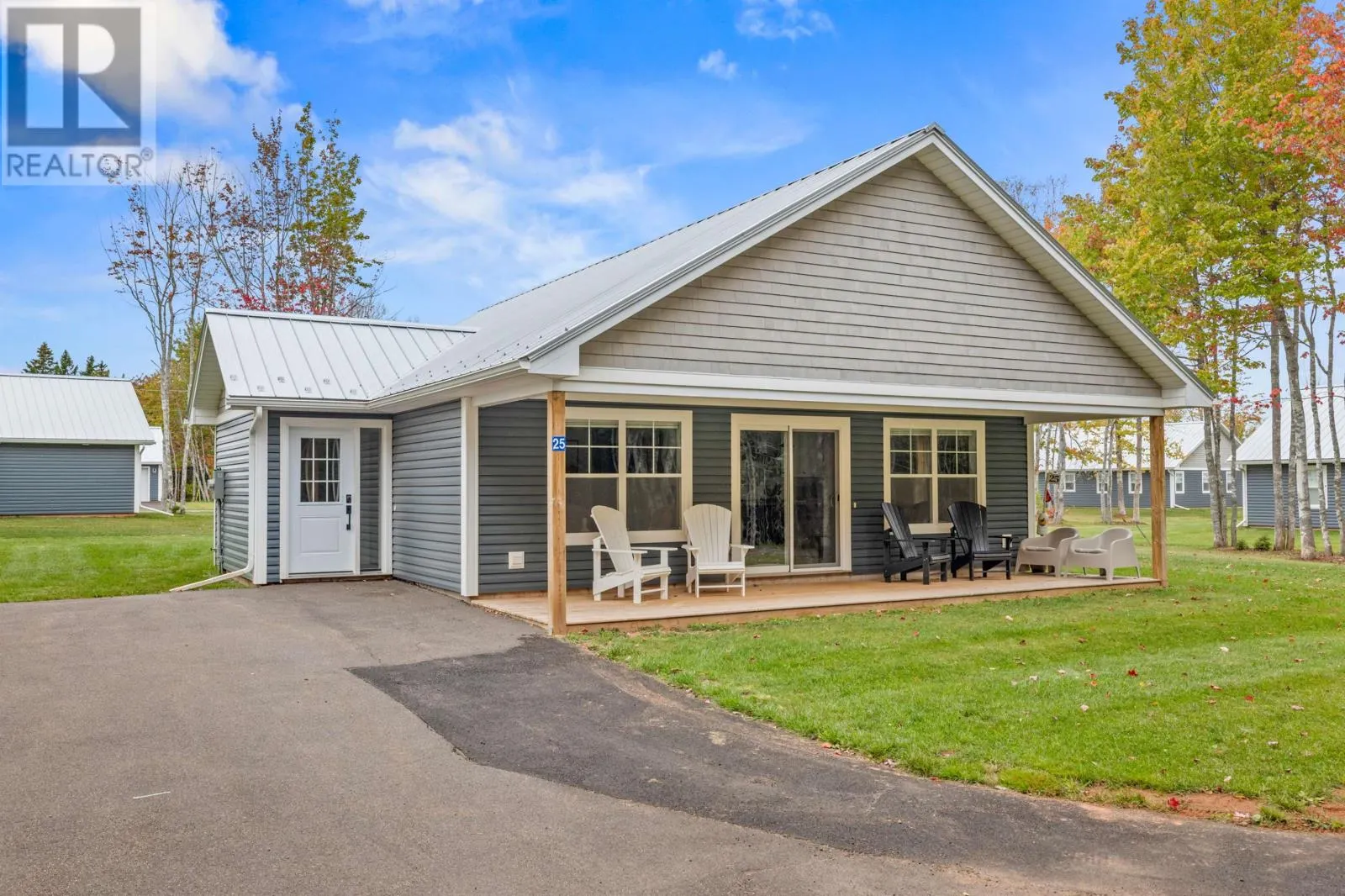 25 Charlottes Way