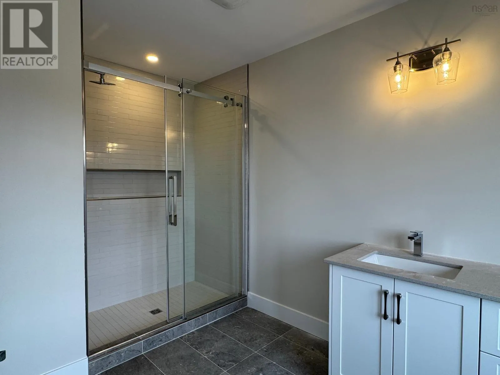 PC19 74 Pearlgarden Close