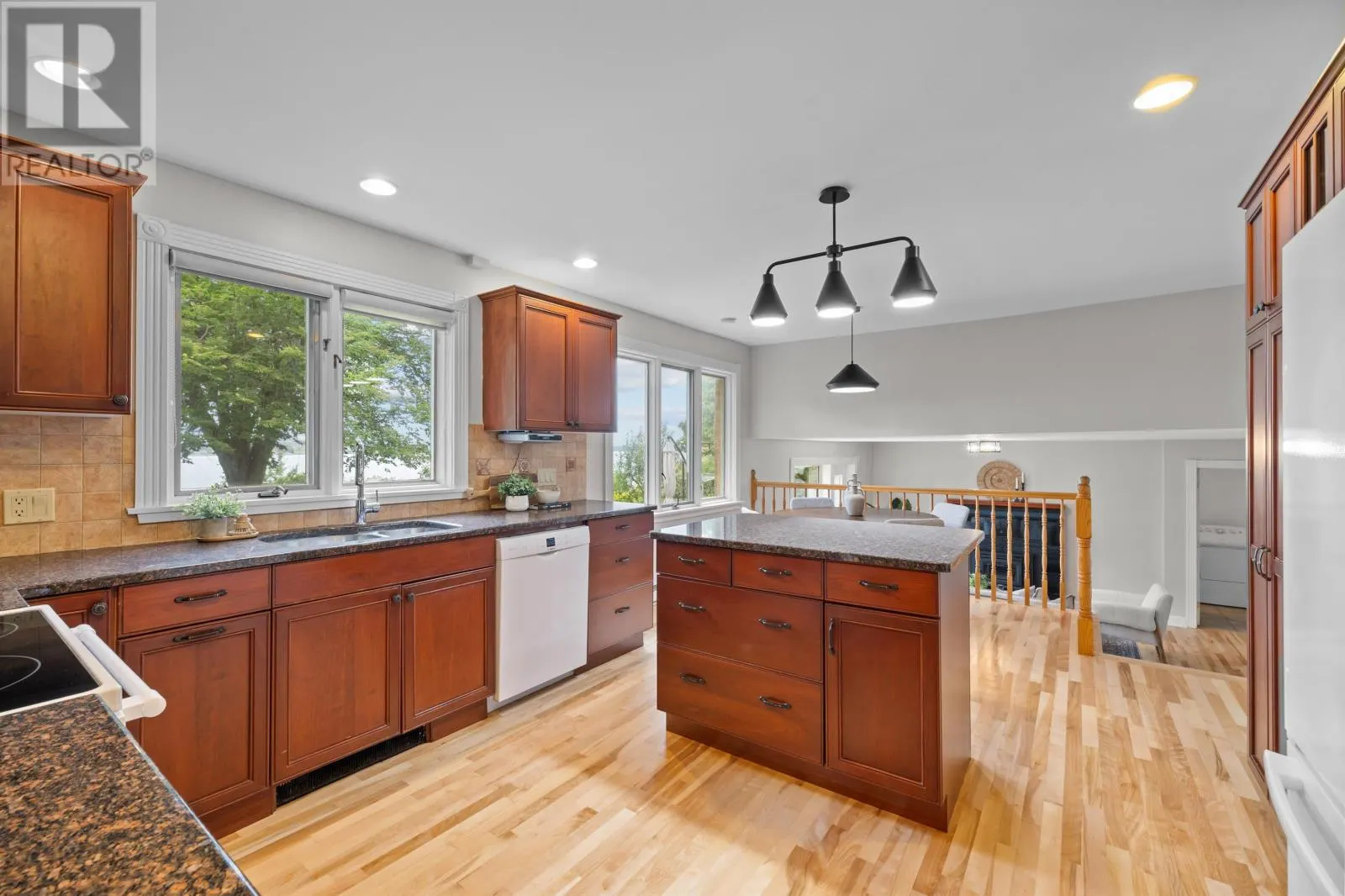 135 Queen Elizabeth Drive