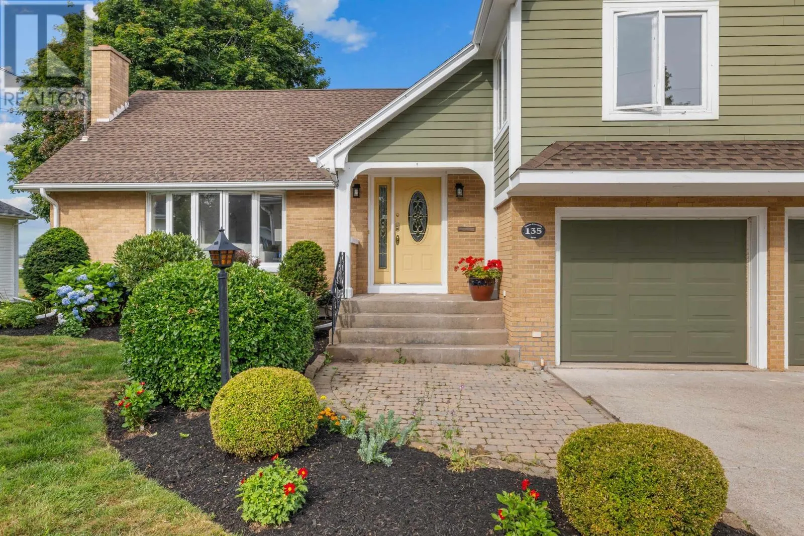 135 Queen Elizabeth Drive