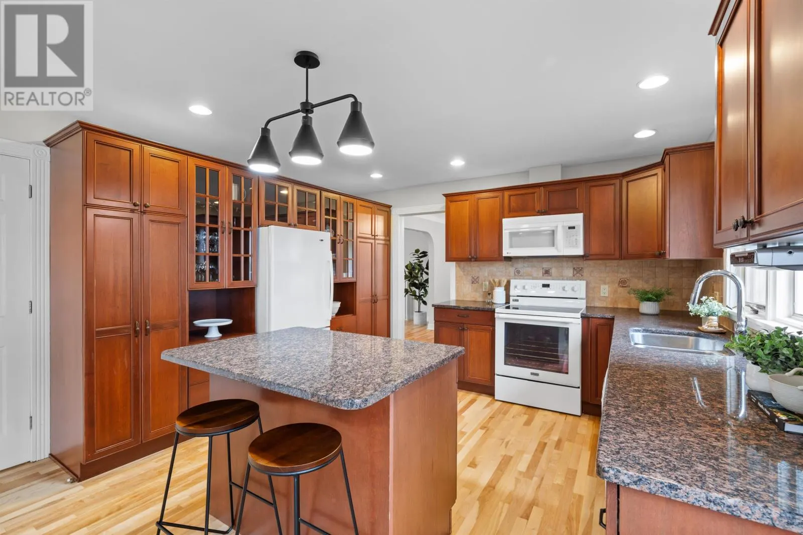 135 Queen Elizabeth Drive