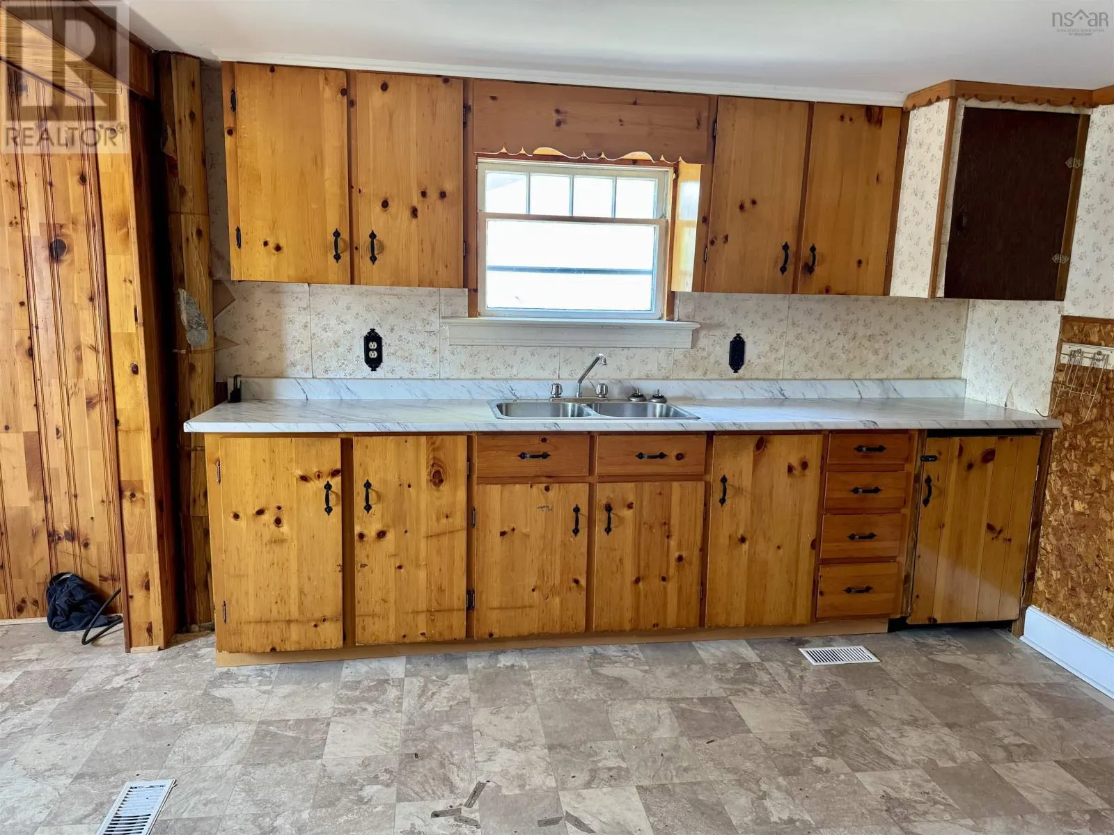 33 Albro Lake Road