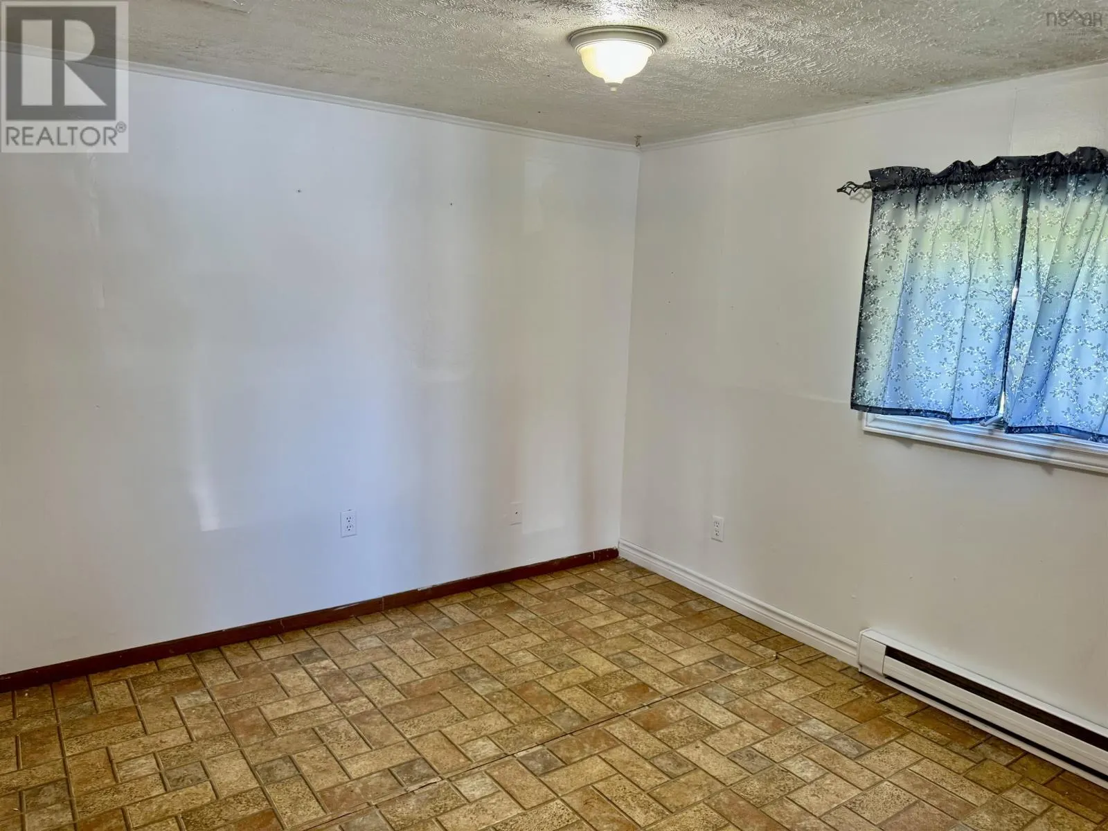 33 Albro Lake Road