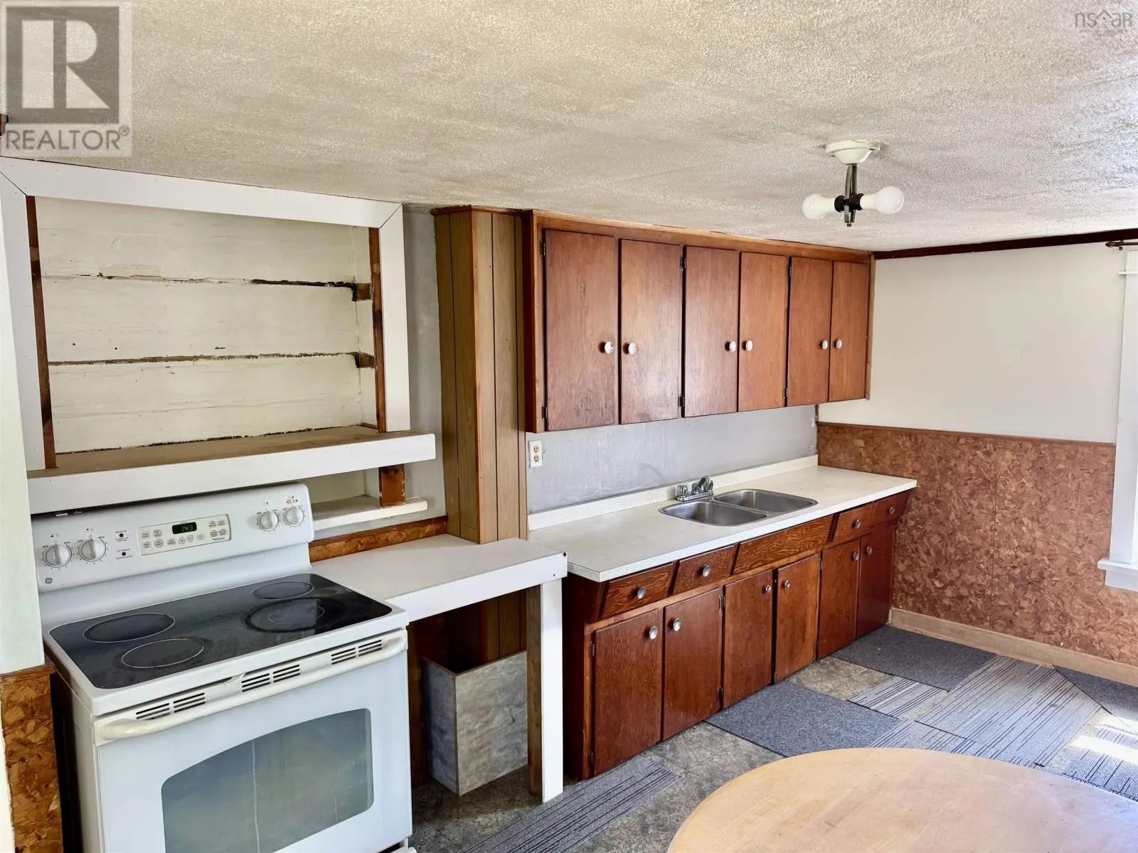 33 Albro Lake Road