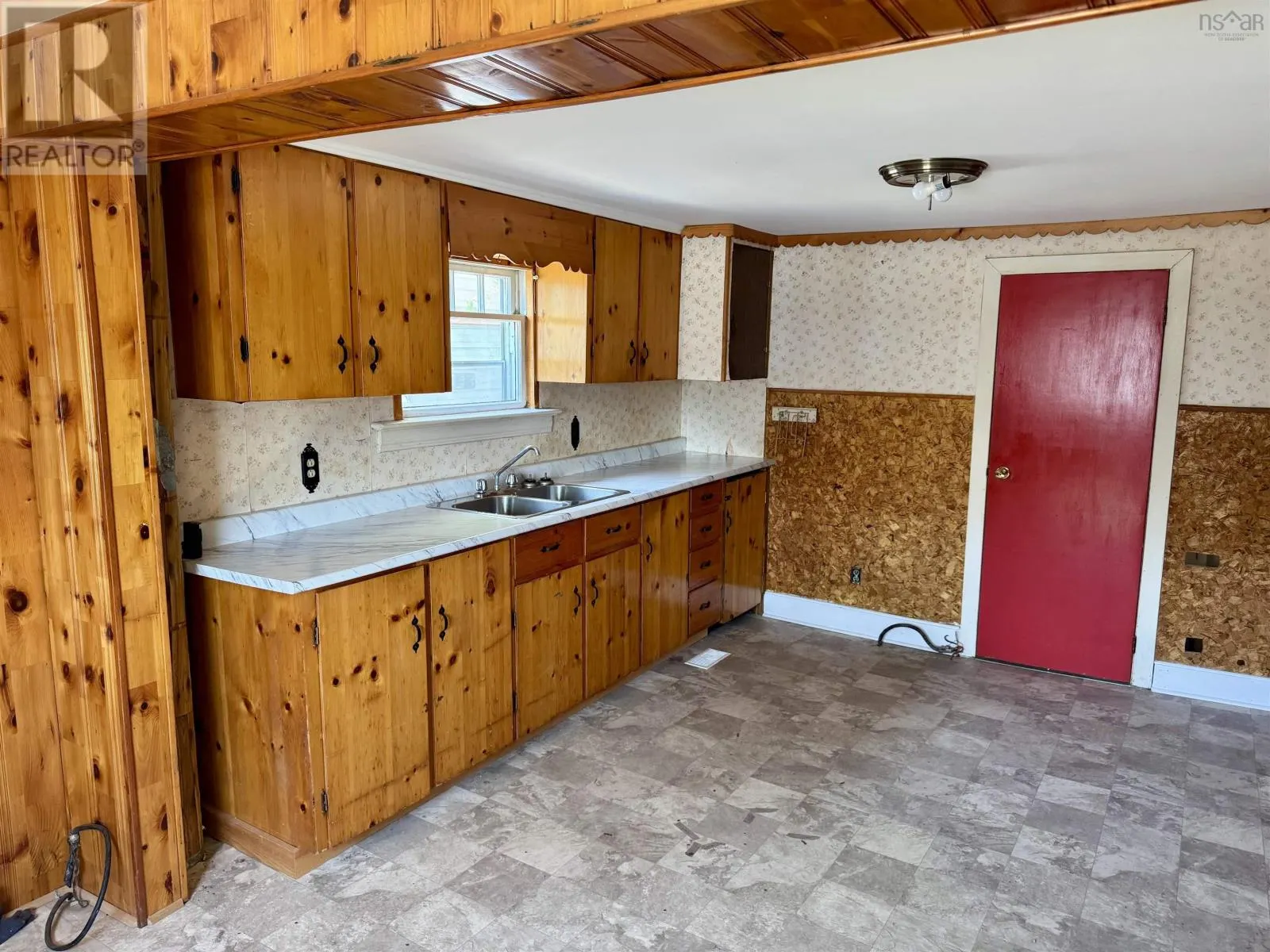 33 Albro Lake Road