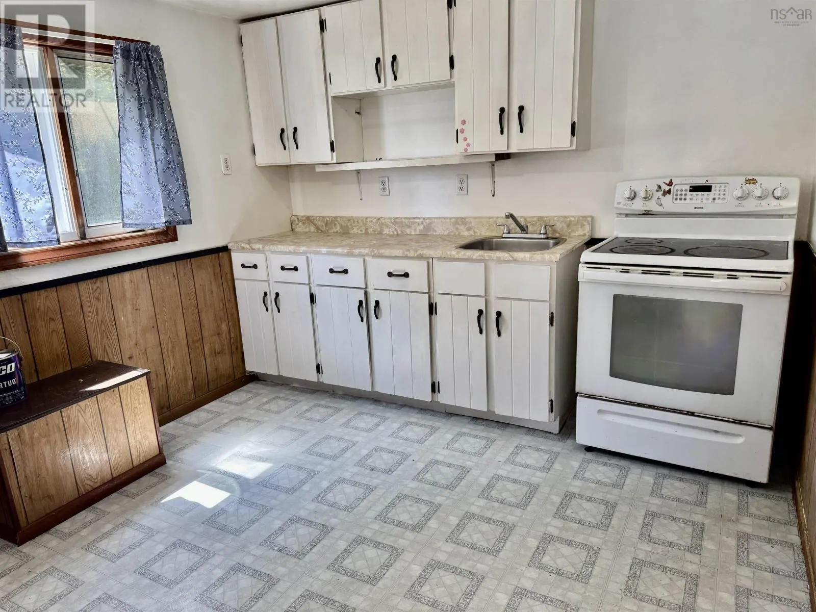33 Albro Lake Road