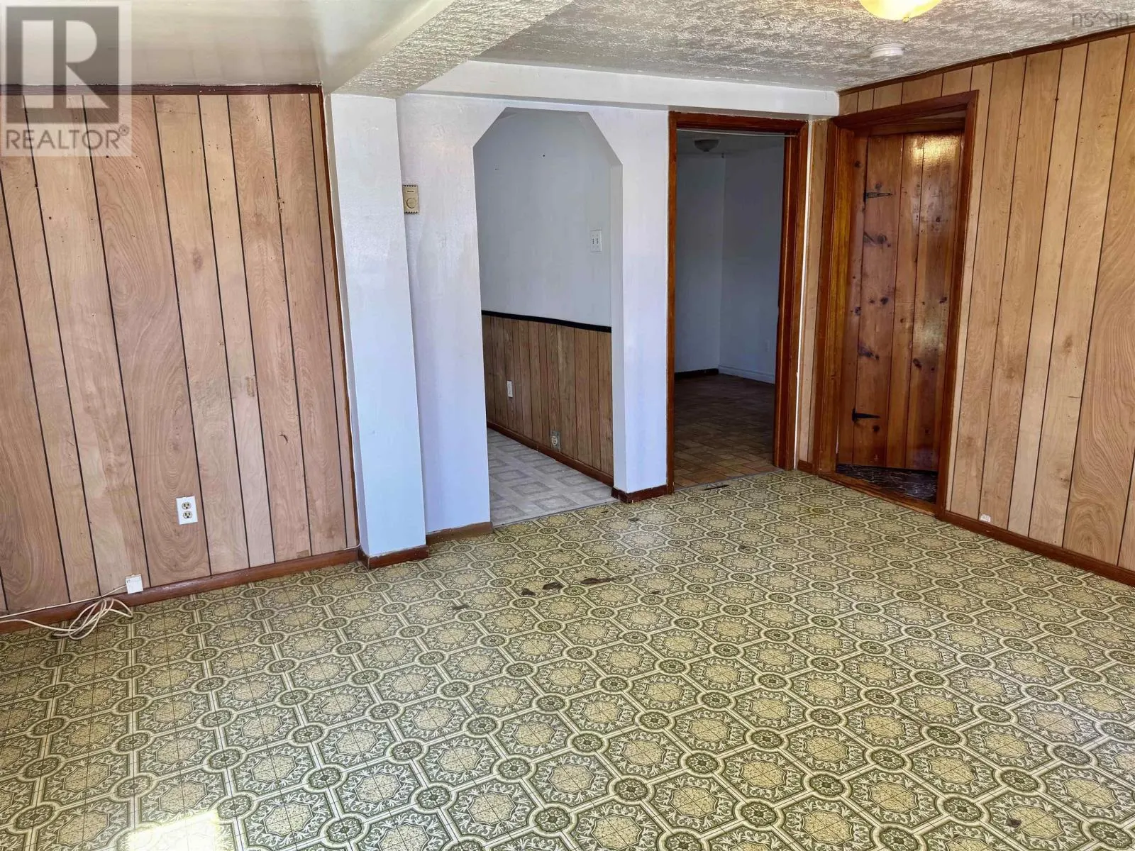 33 Albro Lake Road