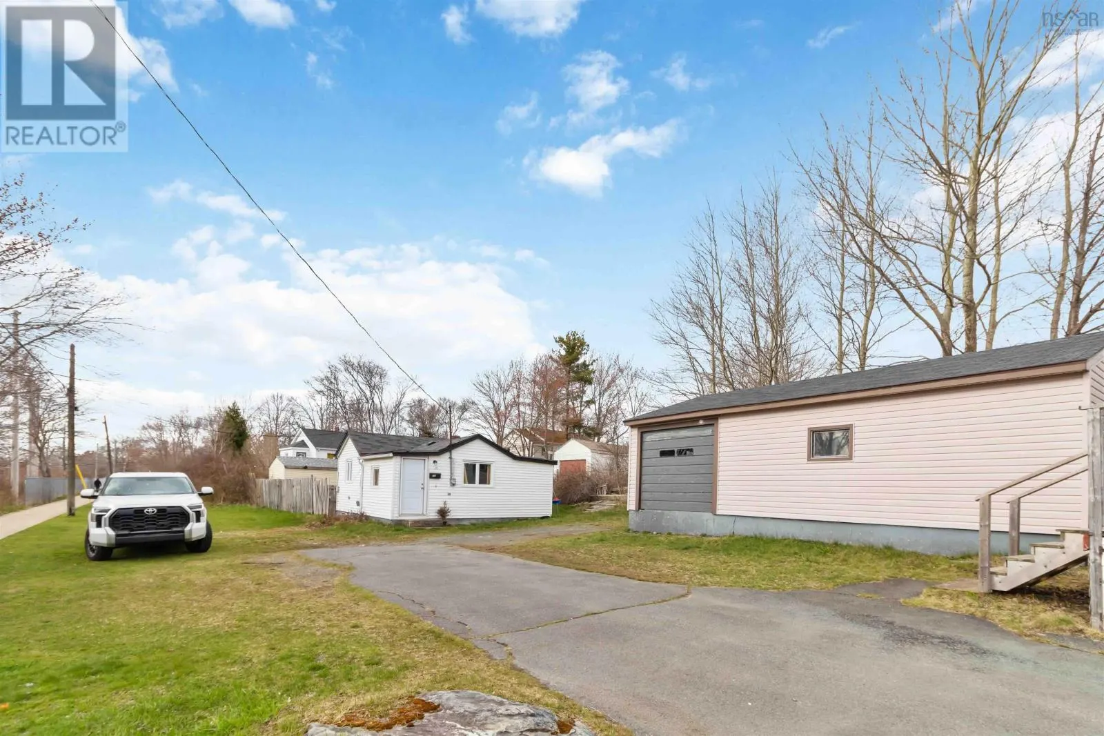 33 Albro Lake Road