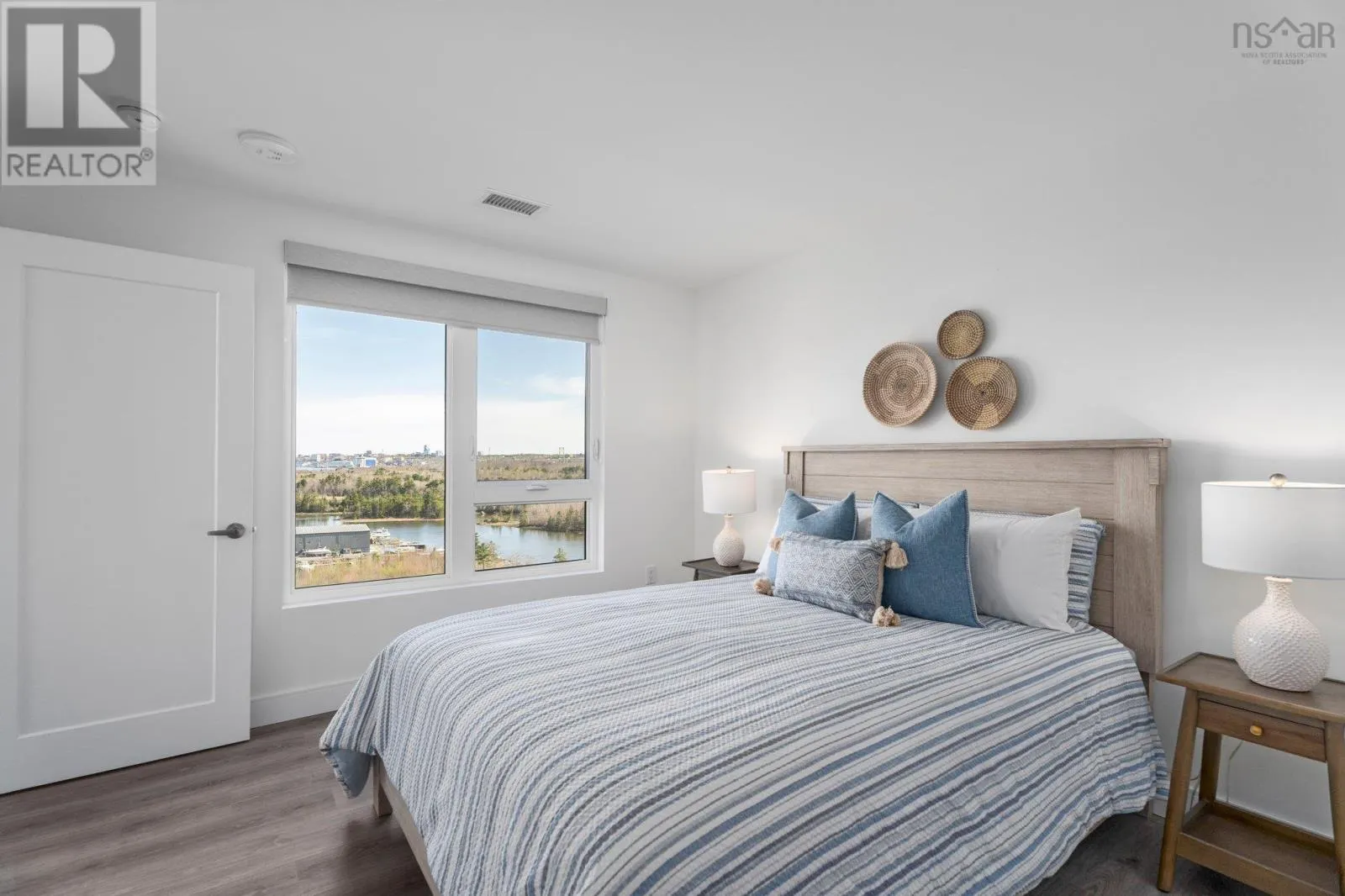 1205 72 Seapoint Road